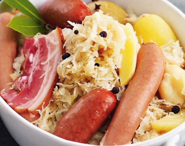 Choucroute Garnie à l'Alsacienne (Alsatian Braised Sauerkraut With Mixed  Meats and Sausages) Recipe